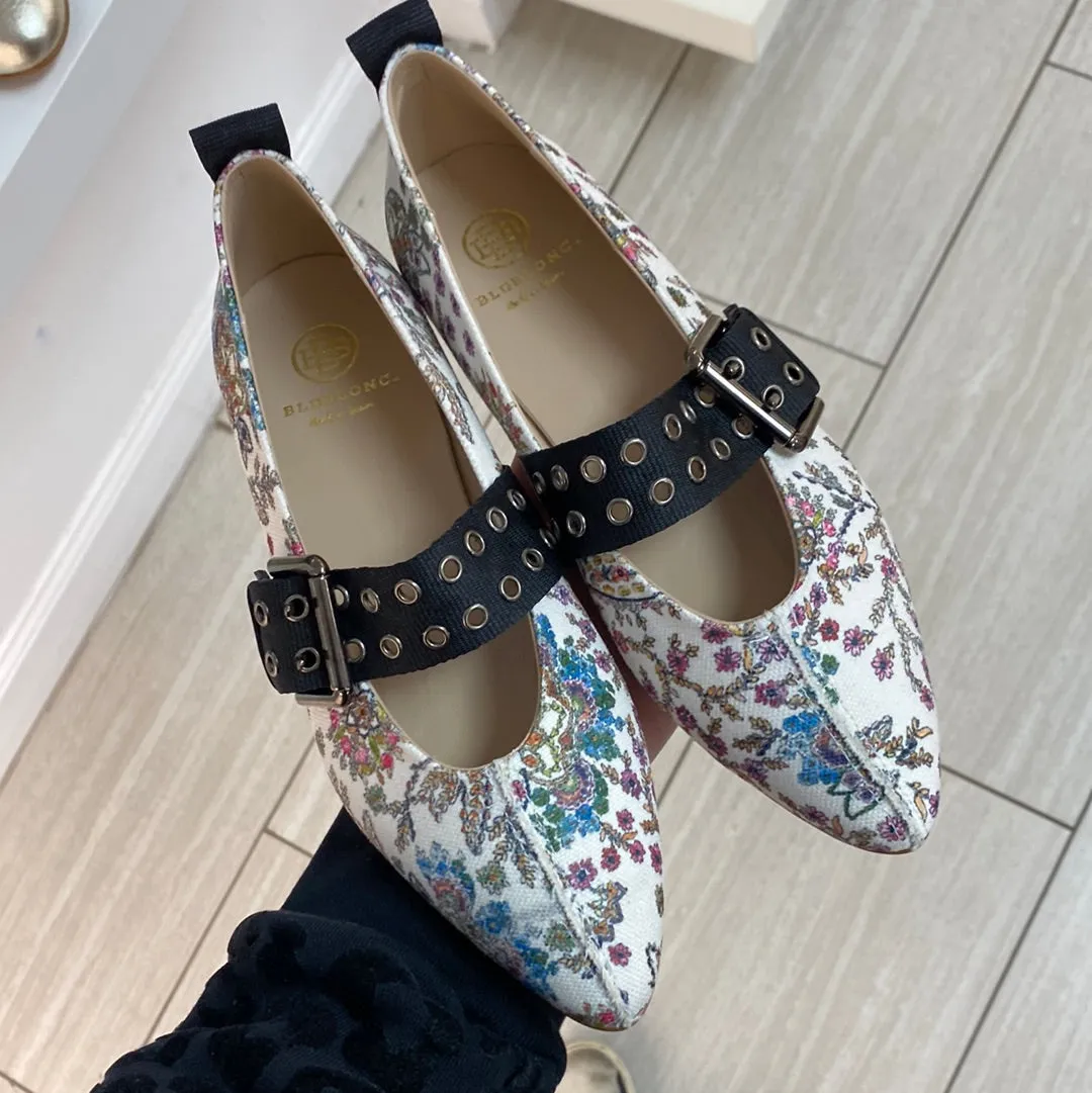 Blublonc Floral Printed Pointed Buckle Shoe