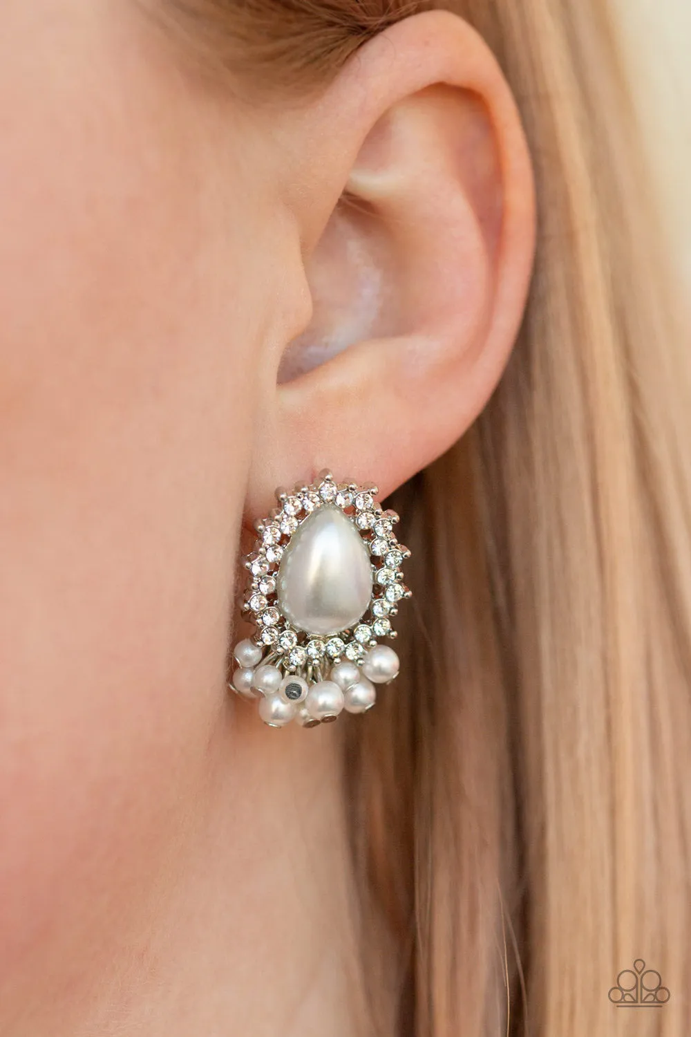 Castle Cameo White-Earrings