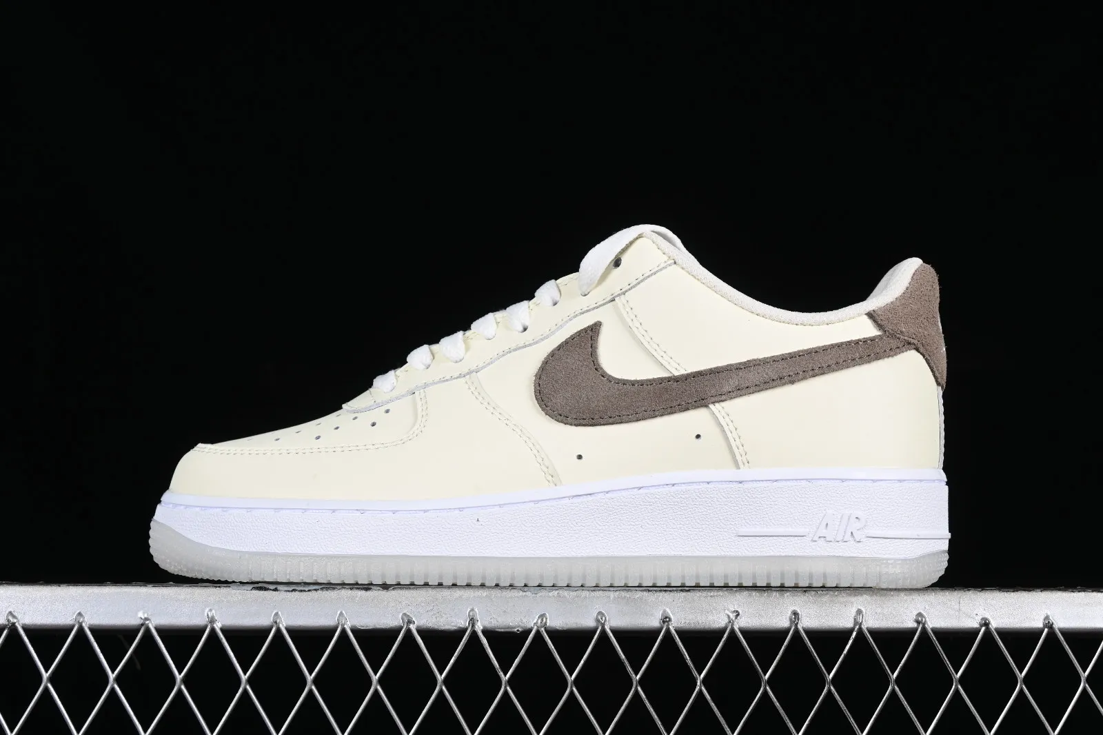 Nike Air Force 1 07 Low Sail Khaki Coconut Milk White FN5832-101