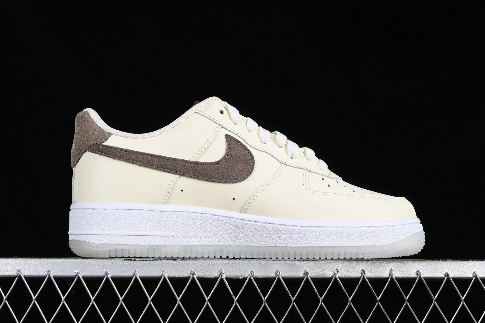 Nike Air Force 1 07 Low Sail Khaki Coconut Milk White FN5832-101