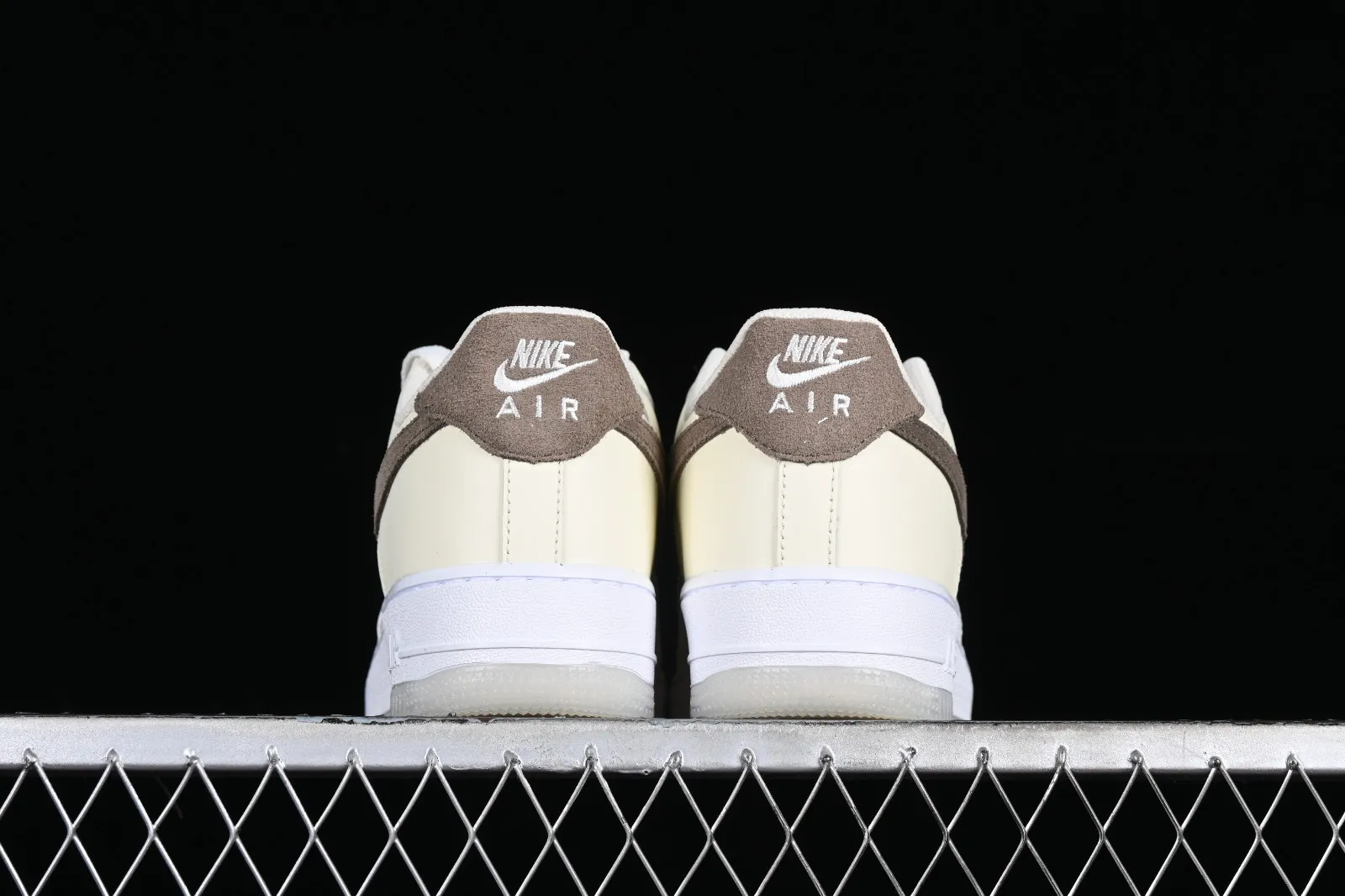 Nike Air Force 1 07 Low Sail Khaki Coconut Milk White FN5832-101