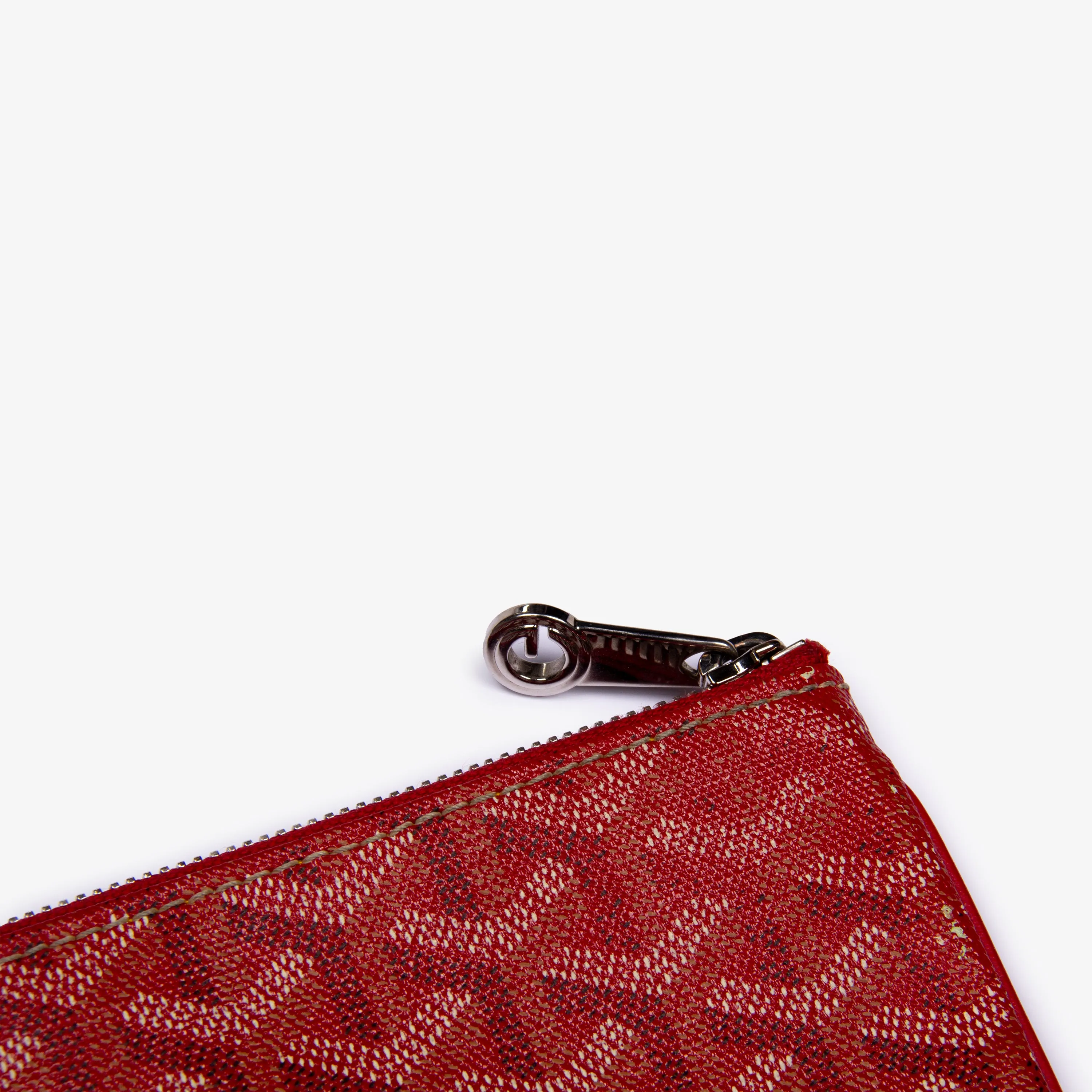 RED SENNA ZIP CLUTCH MM SERVICED BY E