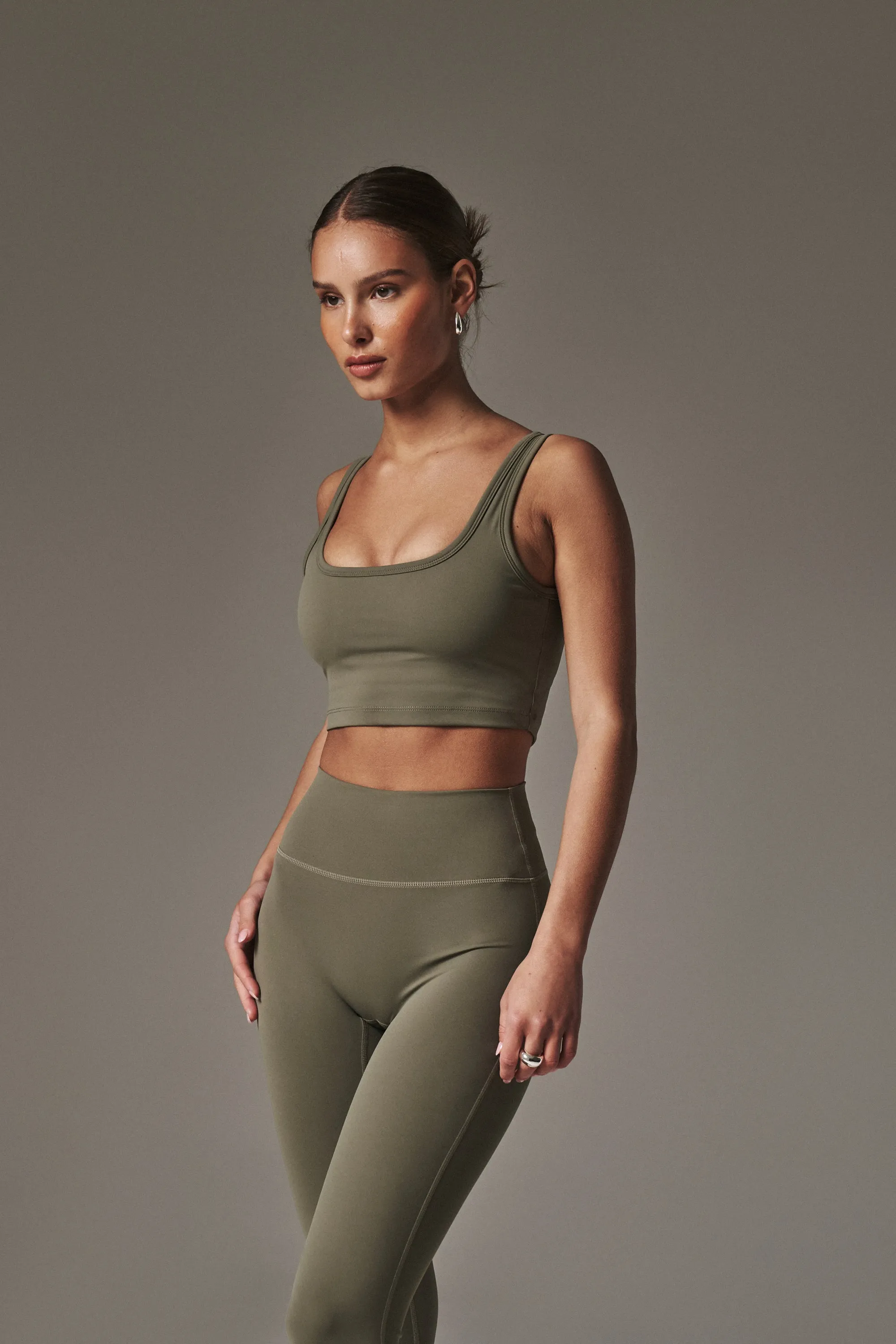 SCULPTING STRETCH EMBLEM SPORTS BRA - KHAKI