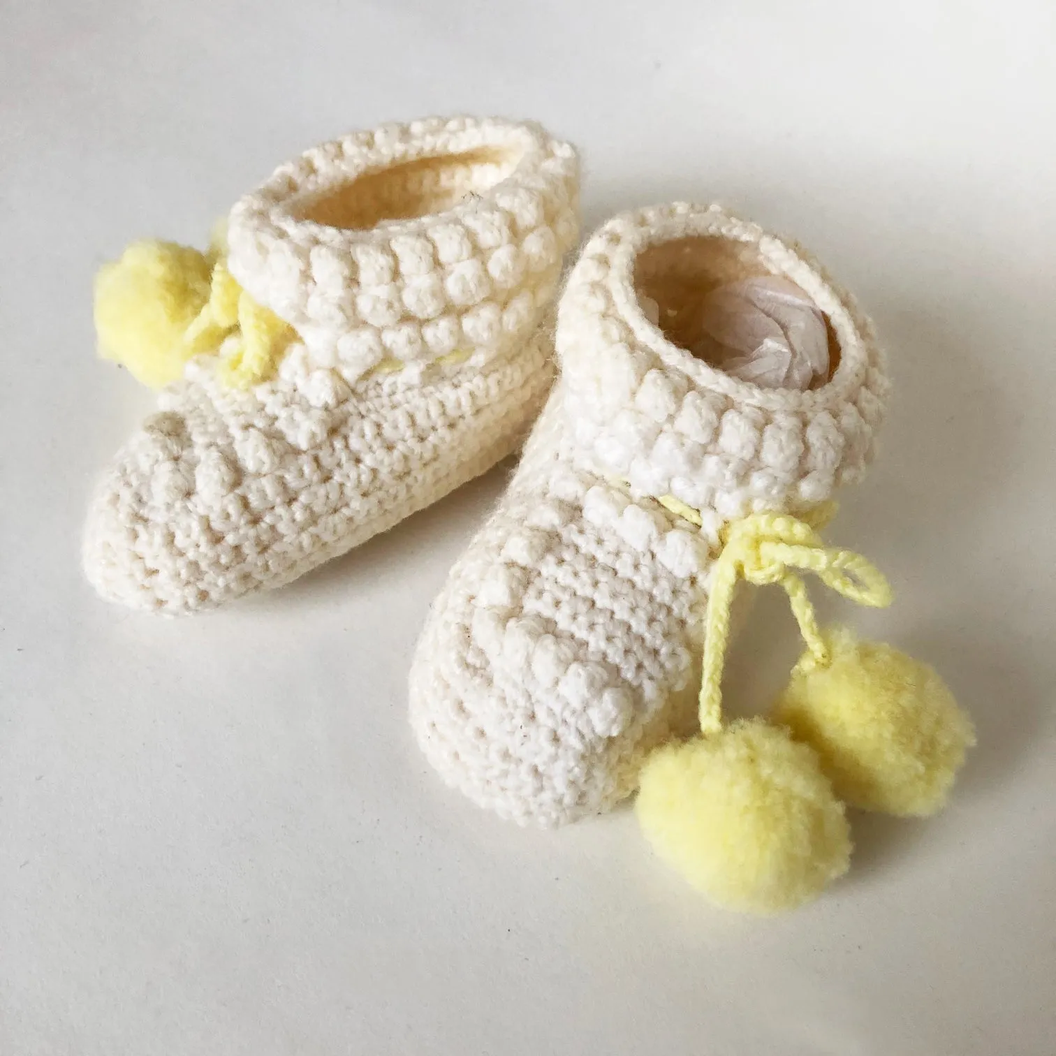 Sweet Vintage Hand knit Baby Booties Size 0-2 months